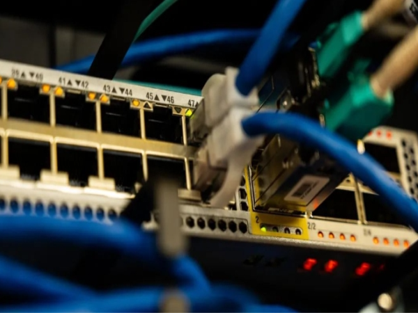 连接器的插拔力测试